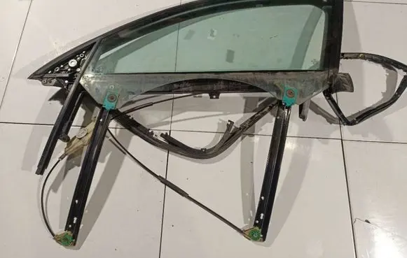 Audi A6 S6 C6 4F Front door window/glass frame 