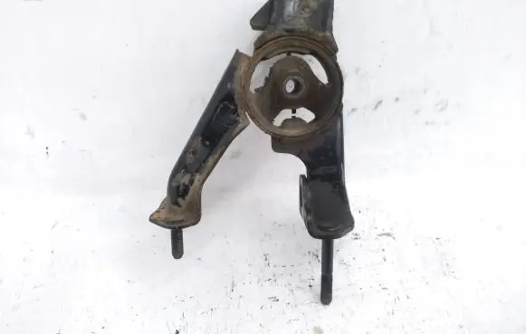 Toyota Avensis T250 Engine mount bracket