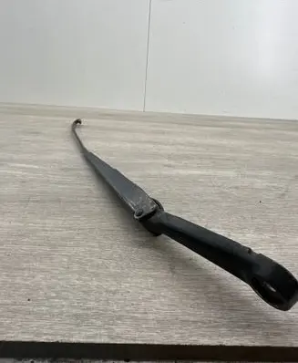 Opel Zafira A Front wiper blade arm 90582557