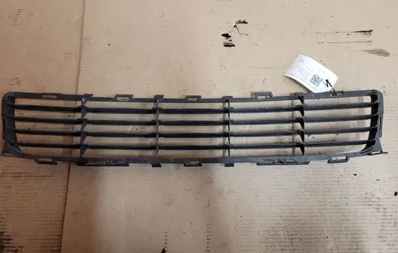 Toyota Auris 150 Front bumper lower grill 5311202080
