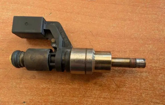 Volkswagen Golf IV Fuel injector 0261500005