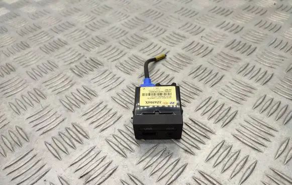 Hyundai i40 USB socket connector 961203Z6504 961203Z6504X