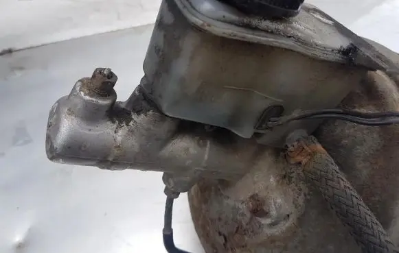 Master brake cylinder