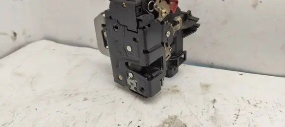 Audi A4 S4 B6 8E 8H Front door lock 8E2837015C