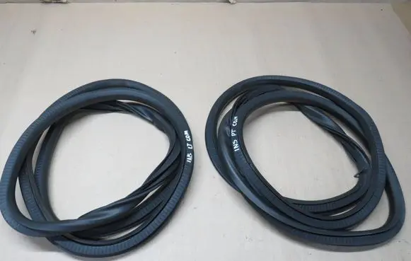 Opel Insignia A Rubber seal rear door 