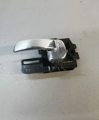 Nissan Qashqai Front door interior handle 
