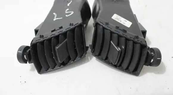 Opel Zafira B Dashboard air vent grill cover trim 