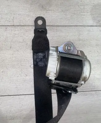 Ford Focus Front seatbelt 33032388G 081006133 WY356WVC