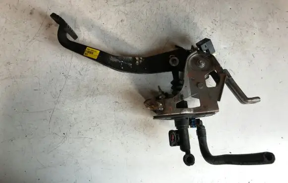 KIA Carens III Clutch pedal 32802A4010