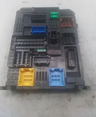 Citroen C4 SpaceTourer Fuse module 981985128000