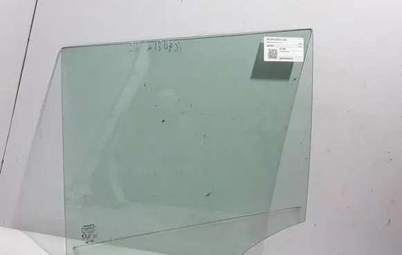 Volvo XC90 Rear door window glass 32244979