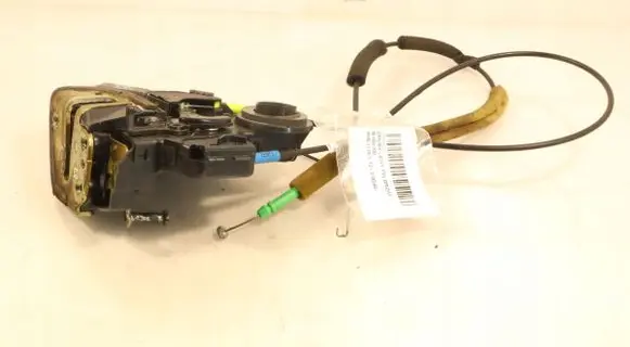 Toyota Avensis T250 Rear door lock 