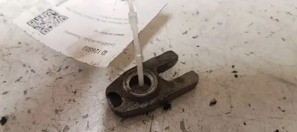 Renault Clio III Fuel Injector clamp holder 3508