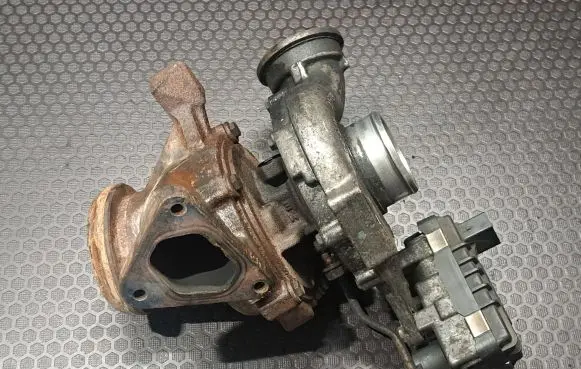 Mercedes-Benz Sprinter W901 W902 W903 W904 Turbo A6460900480 7596880005
