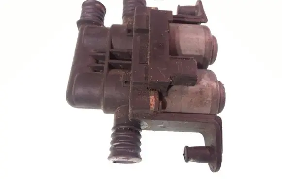 BMW 5 E39 Coolant heater control valve 8374995 1147412137