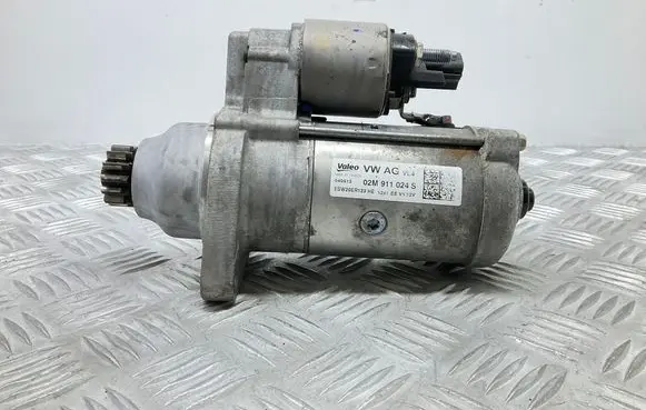 Volkswagen Golf VII Starter motor 02M911024S