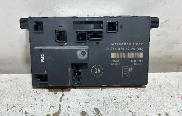 Mercedes-Benz E W211 Door control unit/module 2118701226 00401702