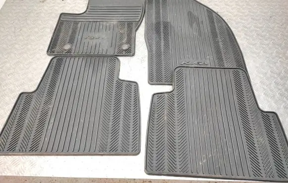 Ford Kuga I Car floor mat set 8V4J13011DAW 8V4J130C07CAW