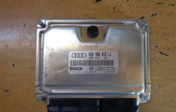 Audi A4 S4 B6 8E 8H Engine control unit/module 038906019LJ 0281011222