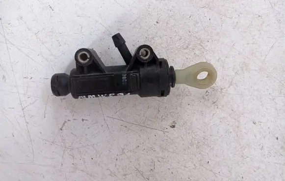 BMW 1 E81 E87 Clutch master cylinder 6758822