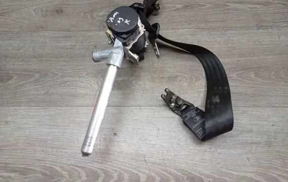 Volvo V70 Rear seatbelt 39859392
