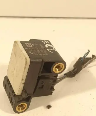 BMW 1 E82 E88 Airbag deployment crash/impact sensor 0285003900 6911003 250710