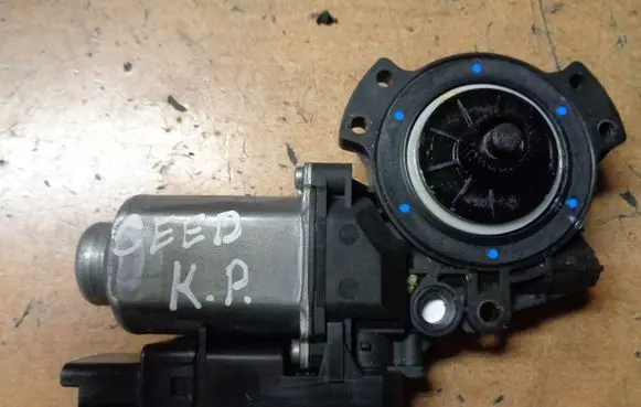 KIA Ceed Front door window regulator motor 440850C