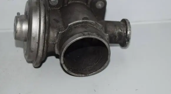 BMW 5 E39 EGR valve 7785452