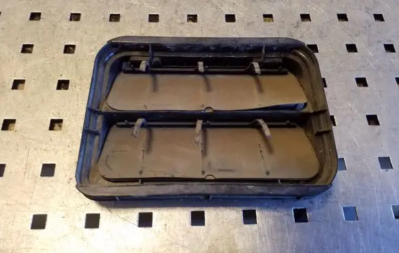 Renault Scenic III - Grand scenic III Quarter panel pressure vent 7700838358