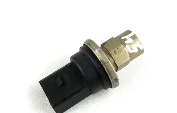 Volkswagen Golf IV Air conditioning (A/C) pressure sensor 1j0959126