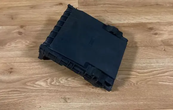 Volkswagen PASSAT B6 Fuse box cover 1K0937132F 014189871 01718006