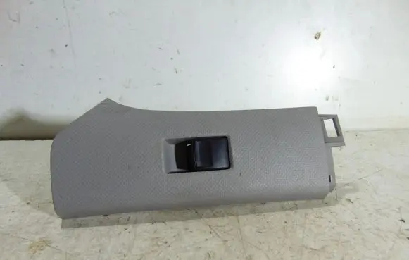 Toyota Yaris Electric window control switch 74231-0D090