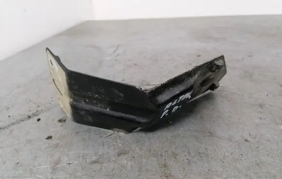 Seat Altea XL Fender mounting bracket 5P0821136