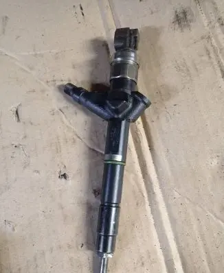 Nissan Primera Fuel injector AW420AW4