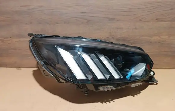 Peugeot 2008 II Headlight/headlamp 9841642180