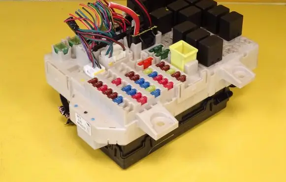 Mitsubishi Colt Fuse box set MN108319 8637A171