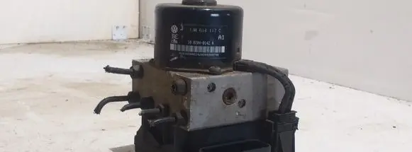 Volkswagen Golf IV ABS Pump 1J0907379G 1J0614117C