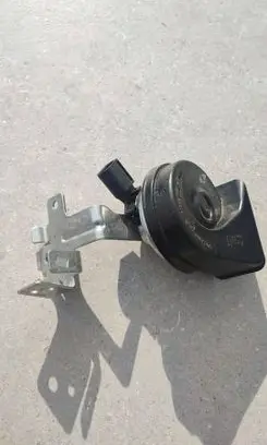 Volkswagen PASSAT B8 Horn signal 5Q0951223