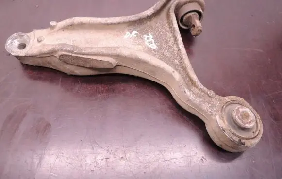 Volvo XC70 Front lower control arm/wishbone 08646375 D159