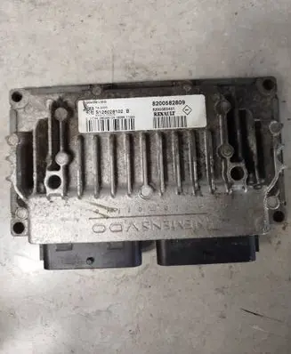 Ford Focus C-MAX Engine control unit/module ECU 8200582809 s126028102b