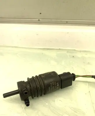 Volkswagen Golf V Windshield washer spray nozzle 1K6955651