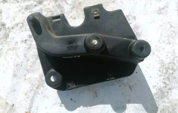 Chrysler Pacifica Engine mounting bracket 4868404aa