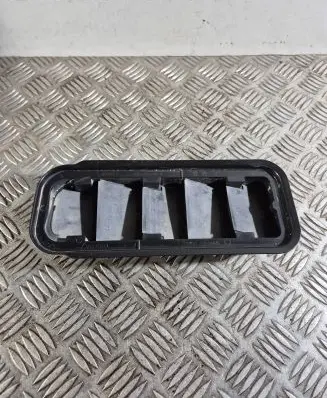 Volvo XC60 Quarter panel pressure vent 31449325
