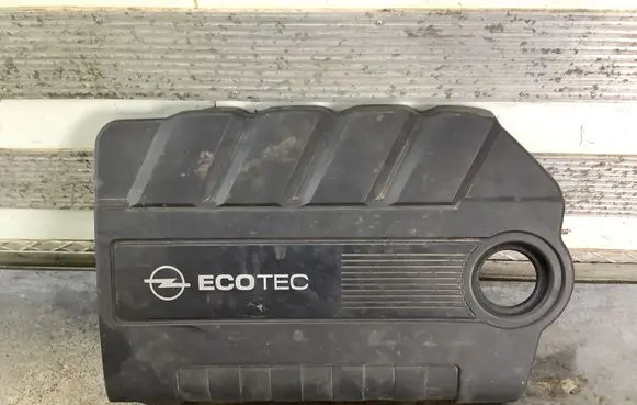 Opel Zafira B Engine cover (trim) 315829598 81093