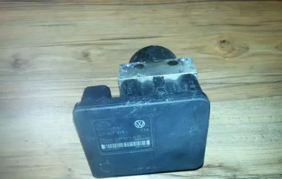 Volkswagen Golf IV ABS Pump 1C0907379L 1J0614117G