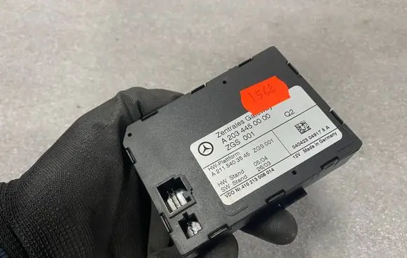 Mercedes-Benz E W211 Gateway control module A2034450000