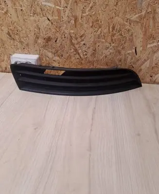 Volkswagen PASSAT B6 Front bumper lower grill 3C0853666