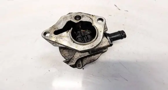 Nissan Qashqai Vacuum pump 8200577807