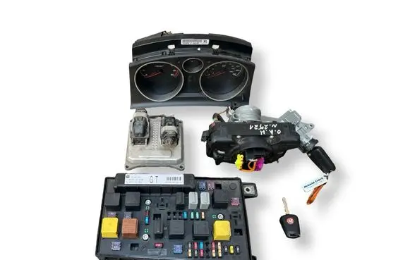 Opel Astra H Engine ECU kit and lock set 5WK9395 12992406