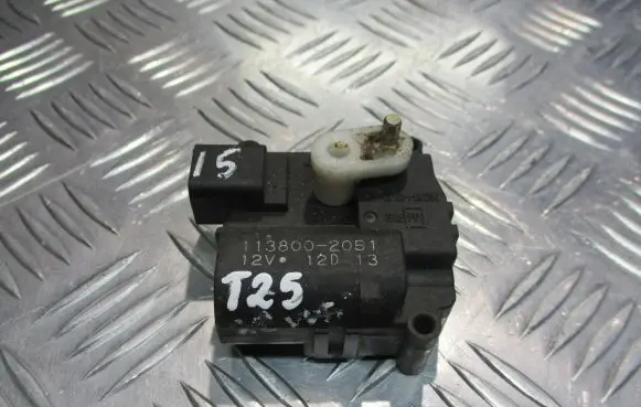 Toyota Avensis T250 Central body control module 113800-2051